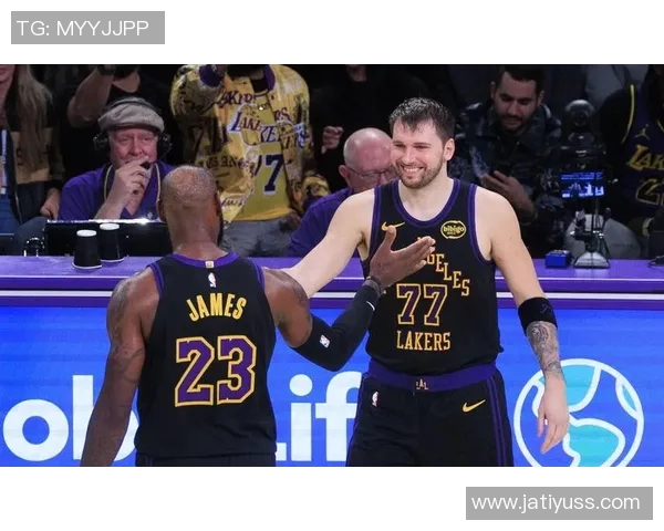 2008季前赛湖人对阵雷霆精彩回顾与赛场亮点分析